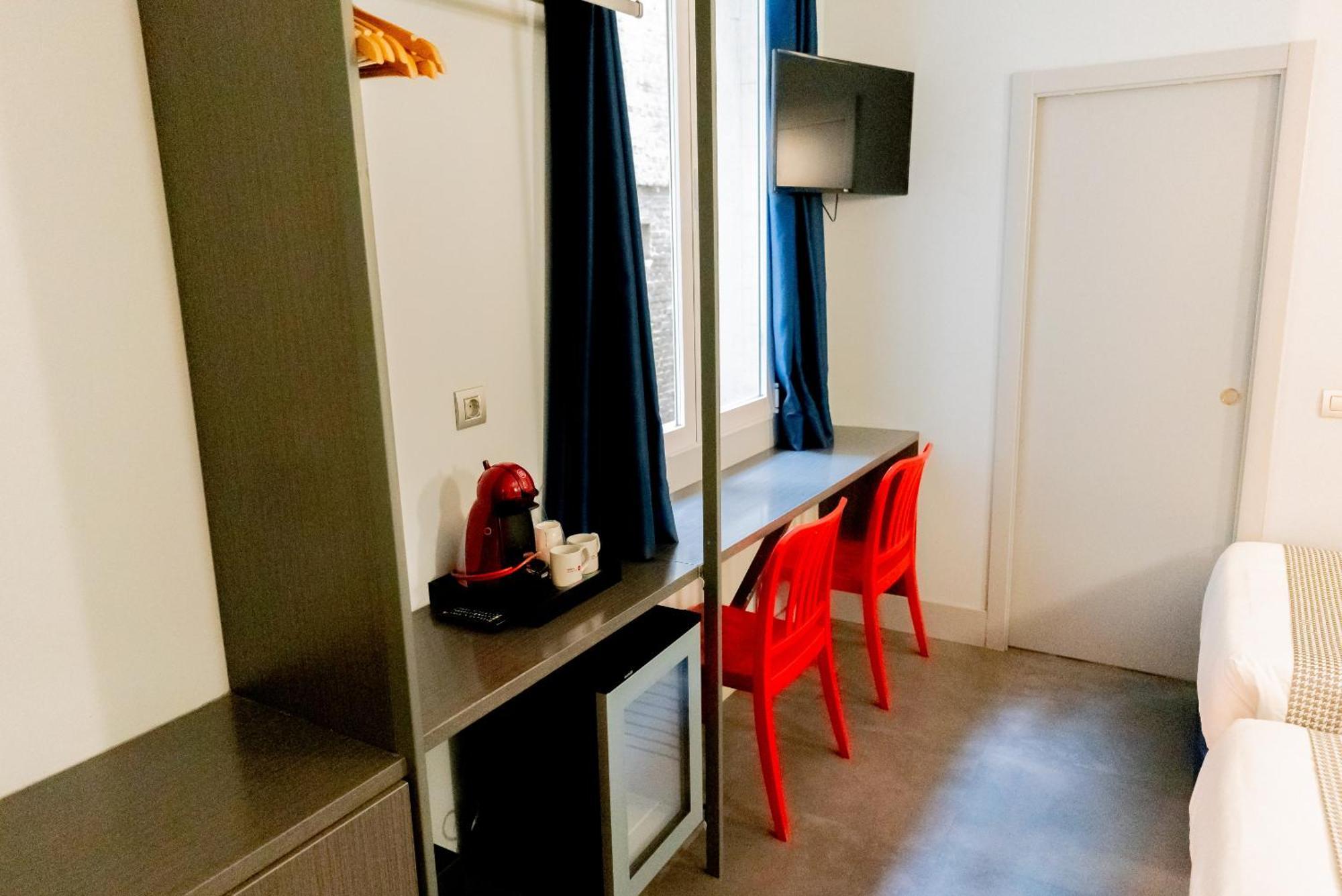 Hostel Hostal Carmen-Gran Via Madryt Zewnętrze zdjęcie