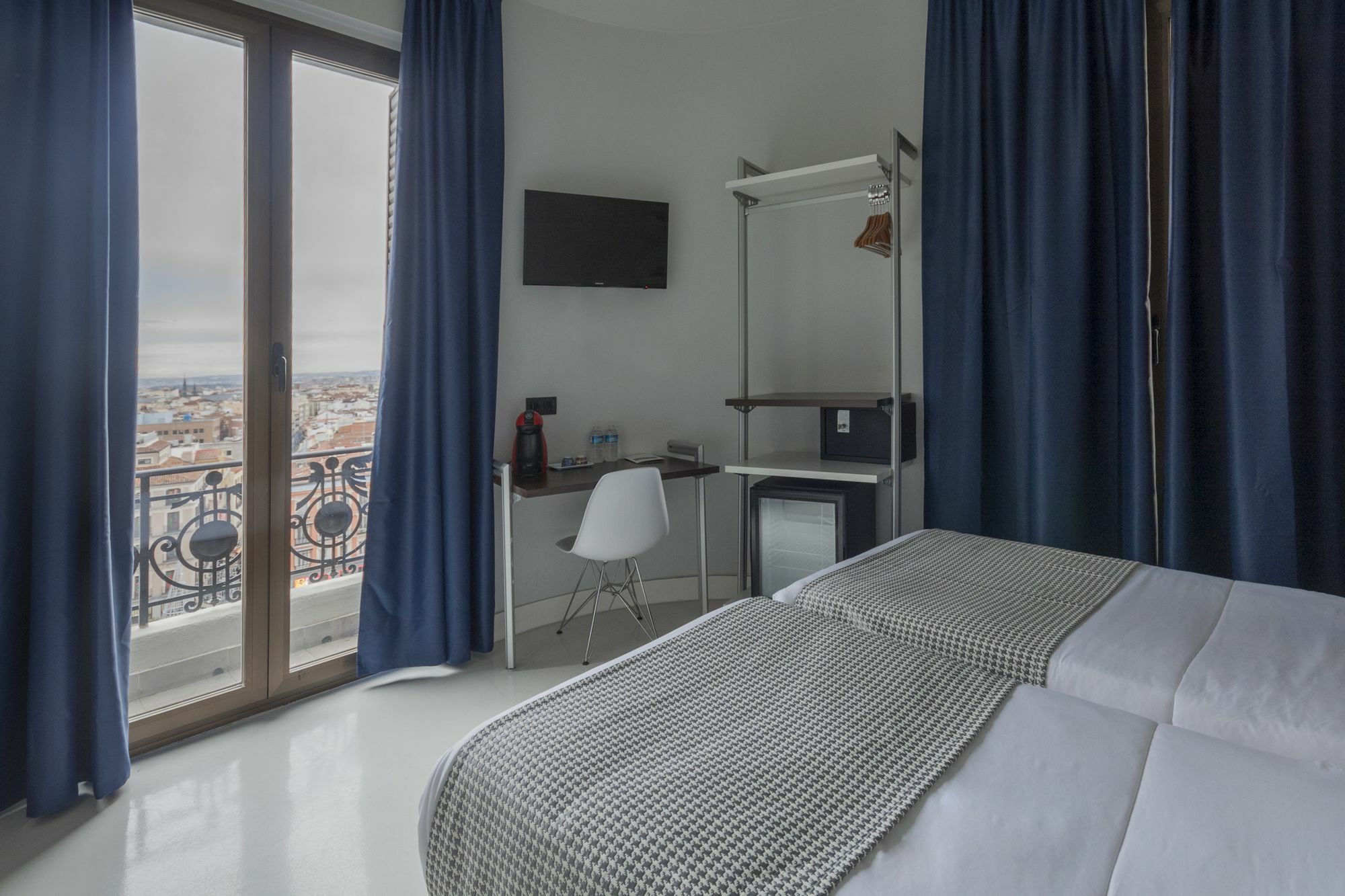 Hostel Hostal Carmen-Gran Via Madryt Zewnętrze zdjęcie